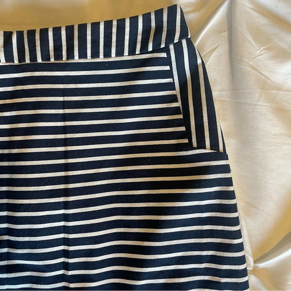 Margaret M Women’s Navy White Striped Pencil Skirt Size Small - Picture 10 of 11